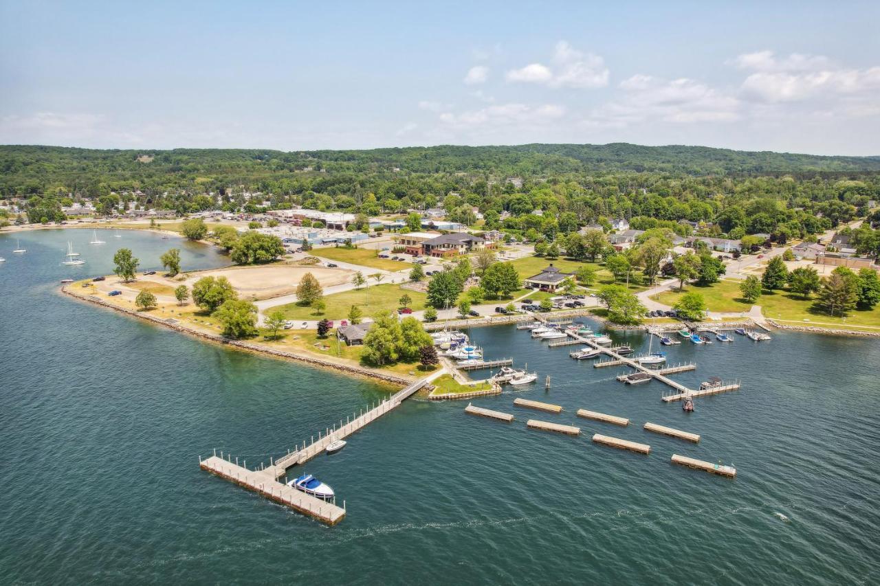 Boyne City Cottage Walk To Downtown And Lake! Екстериор снимка